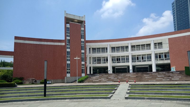 根据以上考量因素，以下是一些电子元器件厂家排名前十的名单：